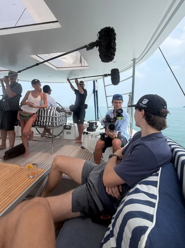 oscgoat's tweet photo. oscar on the boys trip with lando, alex, george, carlos, ollie and gabriel! 

“Cheers for picking up the bill 🤝” 😭😭 https://t.co/hMaYM09AtM