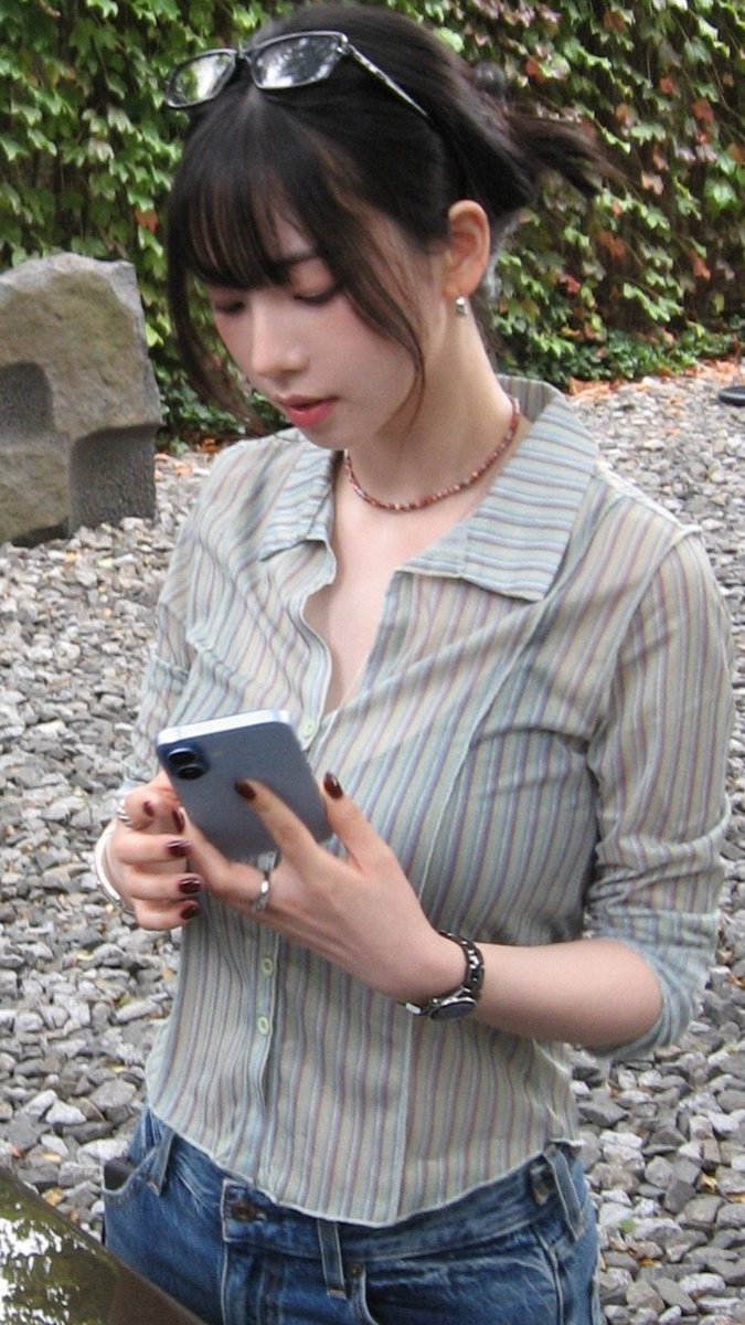 nozble's tweet photo. Out and about. 🕊️ https://t.co/AoLDdEEhUZ
