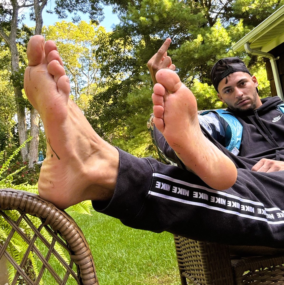 slave_here's tweet photo. When you see an Alpha who is so handsome and powerful as @TheAlphaAnto the only words to say are "Please Sir, take everything."

Start sending now and feel the pleasure of serving him 🧎🏼‍♂️💸 https://t.co/pUpigKWKdZ
