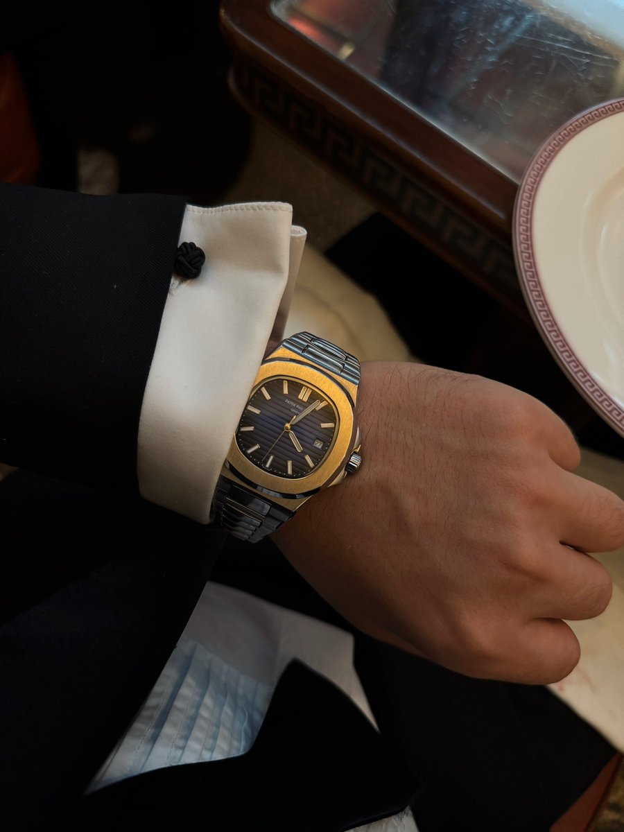 MNICK520's tweet photo. Dinner in London https://t.co/Q0VygtPt6c