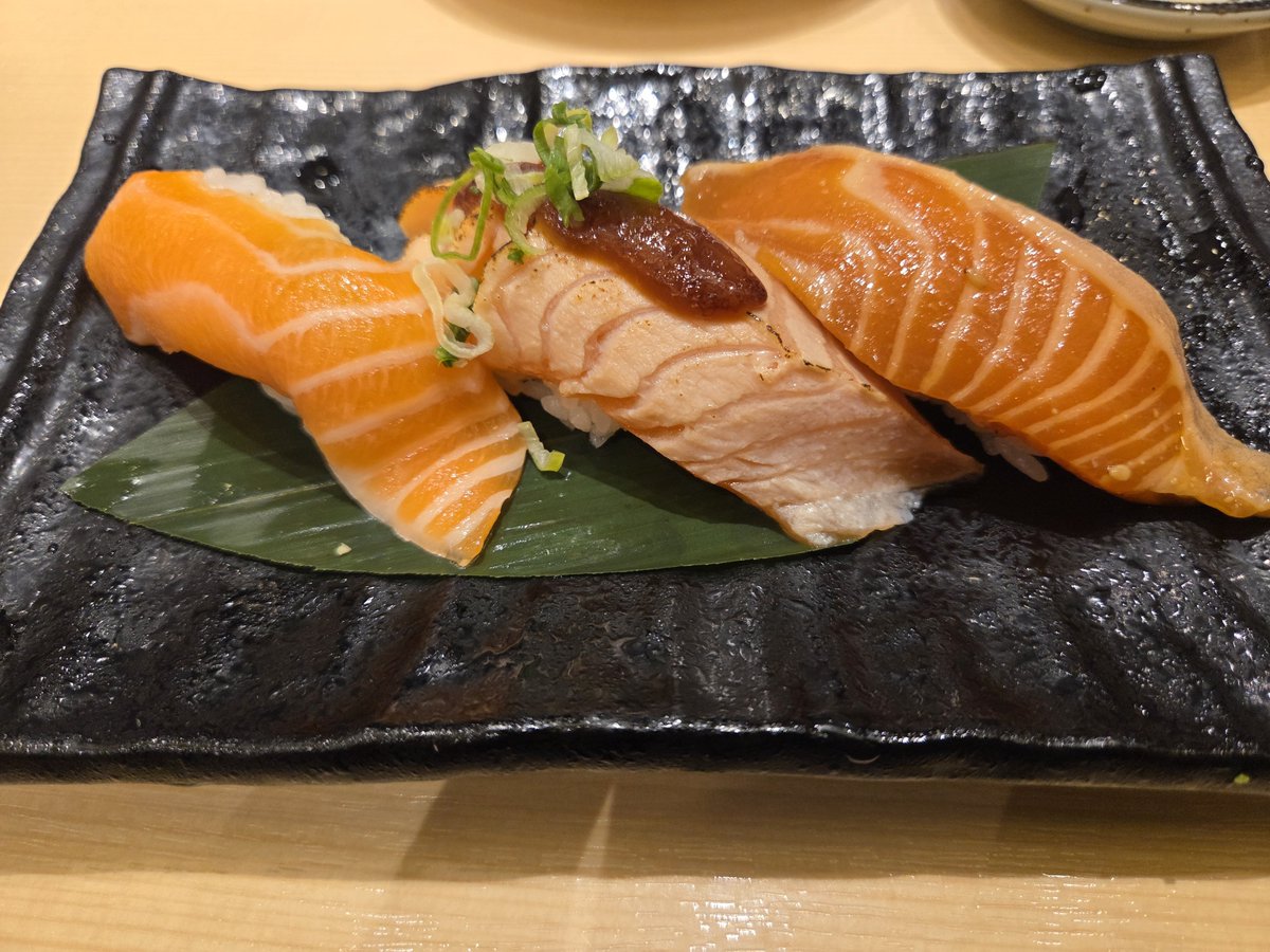 mememe_fff's tweet photo. 晩ごはんはおしゅし🍣 https://t.co/N9Pbh3eEua