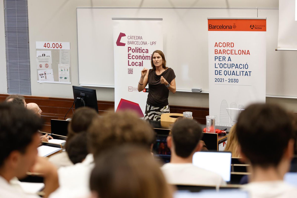 KSNET_'s tweet photo. 🤝 Ahir vam assistir a la presentació del nou conveni entre @barcelonactiva i la @catedrapel

🎓 A més, vam poder gaudir de la classe magistral en avaluació de polítiques públiques que la Dra. Rosina Moreno va impartir als estudiants del grau en CC Polítiques i de l'Administració https://t.co/q6AVJIOcJl