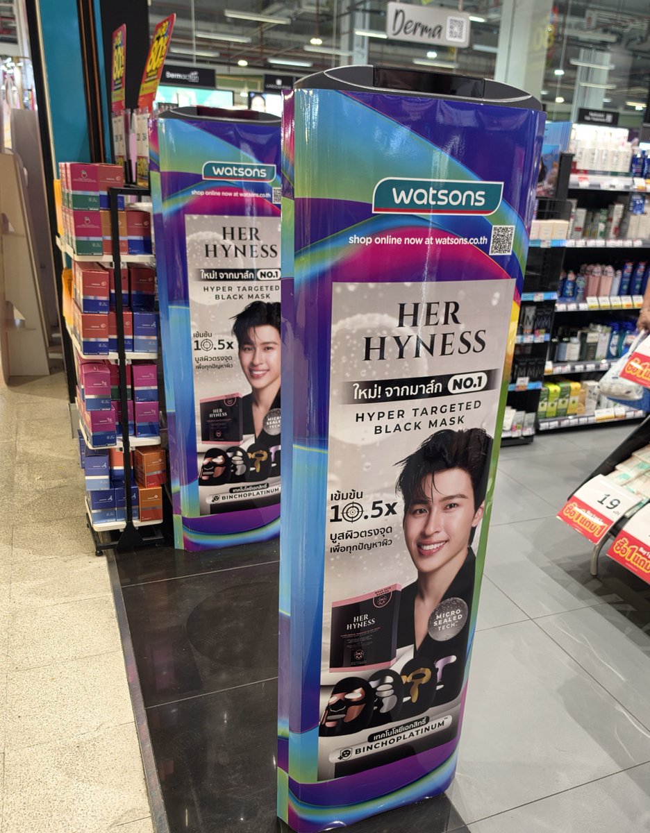 nkpployy's tweet photo. แวะไปหาภูวินในวัตสันที่รพ. เจอป้ายท่านปอนด์แจกยิ้มหวาน ยิ่งใหญ่เกรียงไกร ลูกพระยานาหมื่นมาก สมถาสุดๆ https://t.co/Lkrx0B5sLM