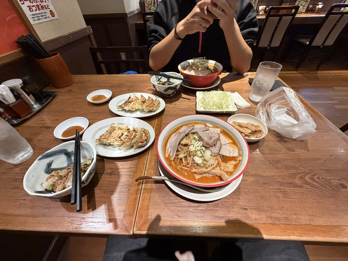 ka_su_teraaa's tweet photo. オーナーとご飯に行きました。
@PONA1211 美味しかったよありがとう https://t.co/bJvNIt6lmJ