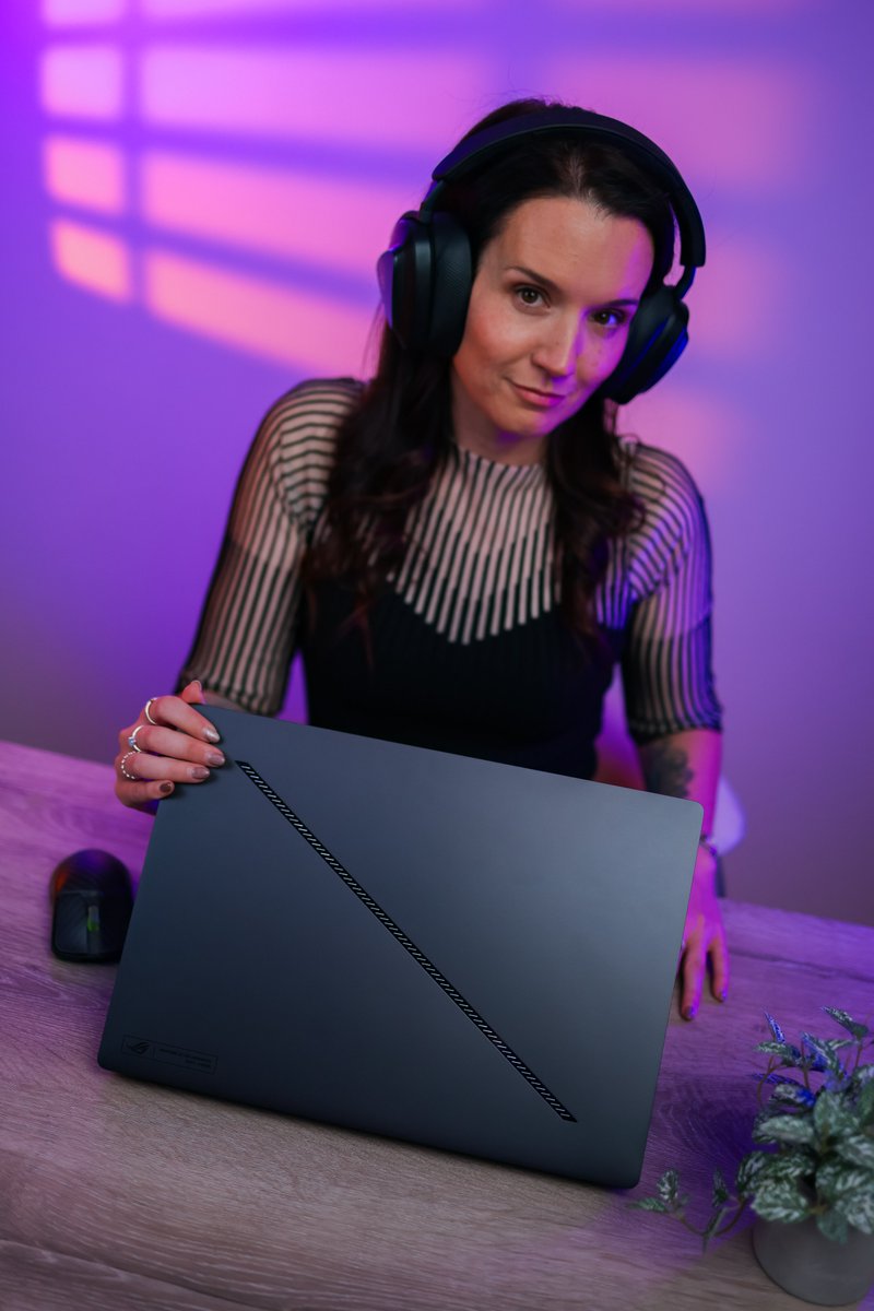 TechGirlZA's tweet photo. Photo shoot with the @ASUS_za ROG G16. Seriously considering buying the 14" version of this one... but they don't sell it in South Africa 🥲 https://t.co/IfiBoihSLa