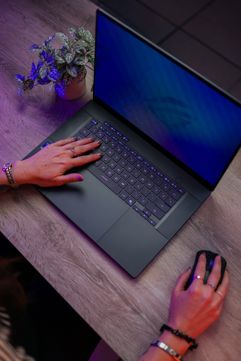 TechGirlZA's tweet photo. Photo shoot with the @ASUS_za ROG G16. Seriously considering buying the 14" version of this one... but they don't sell it in South Africa 🥲 https://t.co/IfiBoihSLa