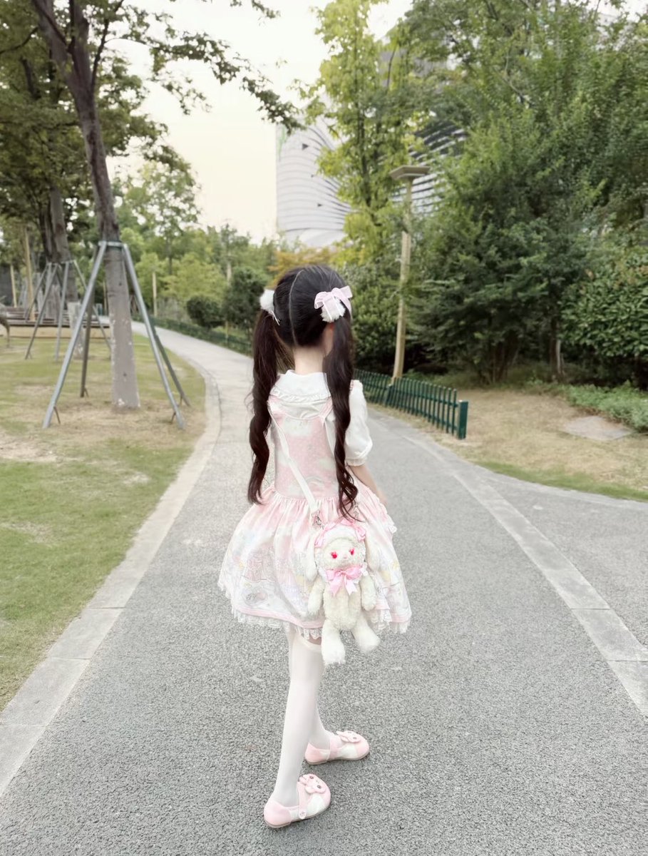 beth81zl8's tweet photo. 放学啦 躺在房间里啦

开脱！！上供！！

真的给b看，反正不要🚪 https://t.co/PkA663YGgB