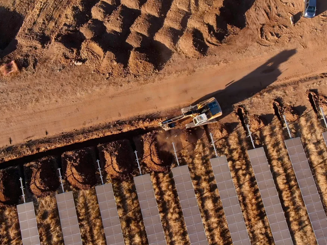 MiningDig's tweet photo. How is Fortescue transforming the way mining is powered?⛏️

Fortescue is building its own green energy infrastructure, combining solar, wind, batteries, electric vehicles and transmission to power its Pilbara operations.

🔗 Read the full story: https://t.co/kf4o83SXuZ https://t.co/2vA1ckIzS4
