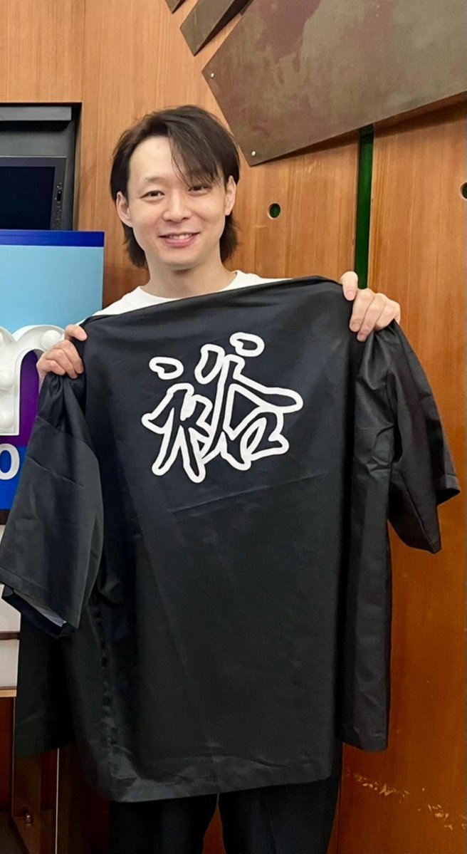 lindyx09870461's tweet photo. Fun Wednesday with black hair Yuu.Seasonalwindow talk show.Wonder what kind of topic on his 2nd Japan Commemorative event held recently. https://t.co/AD28ID1bc9