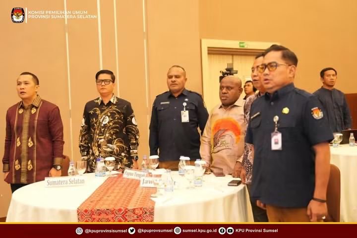 kpusumsel's tweet photo. #Temanpemilih Ketua KPU Provinsi Sumatera Selatan, Andika Pranata Jaya menghadiri rapat pembahasan manajemen risiko dalam penyusunan sistem logistik Pemilu 4.0 Gelombang III, Rabu (30/9/2026).

#KPUMelayani https://t.co/7KG0YZhzcI