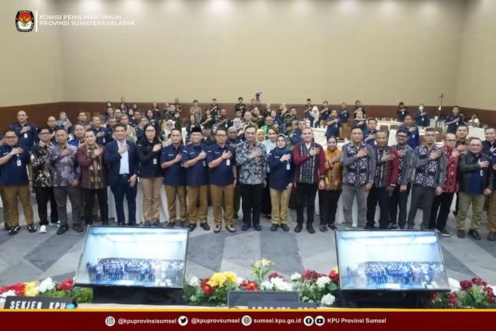 kpusumsel's tweet photo. #Temanpemilih Ketua KPU Provinsi Sumatera Selatan, Andika Pranata Jaya menghadiri rapat pembahasan manajemen risiko dalam penyusunan sistem logistik Pemilu 4.0 Gelombang III, Rabu (30/9/2026).

#KPUMelayani https://t.co/7KG0YZhzcI