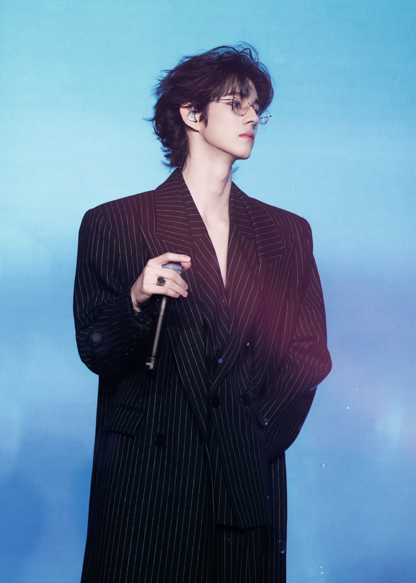 bambeechive's tweet photo. Day 2 exclusive memory unlocked 🔒
Captured tonight’s moon and starlight with my camera 💜💙 

#Ollie #Shuyuan https://t.co/YwTrZi3afF