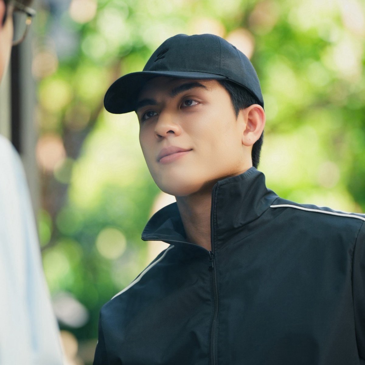 cinnameownn's tweet photo. kalian baru ketemu kenapa tatapannya udah kayak pengen ciuman gitu????? https://t.co/9JJVONcVWB