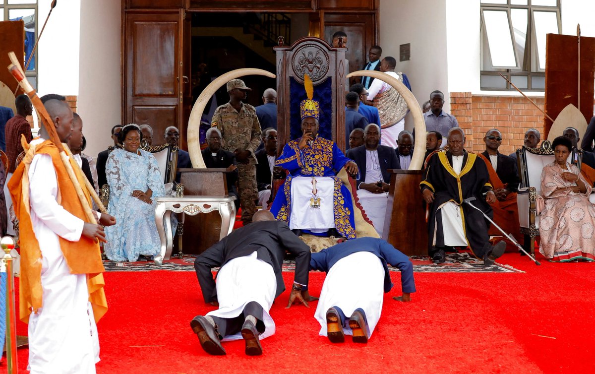 AJEnglish's tweet photo. Journalist Edward Rukidi Kijanangoma has been crowned king of Uganda’s Tooro Kingdom, a traditional monarchy plunged into grief and a succession dispute following the death of its “boy king” last month.

— in pictures https://t.co/IWE0EhvsjW https://t.co/eyJ4CRXive