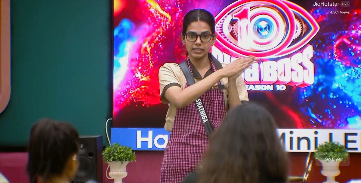 bobbythomastvm5's tweet photo. her points to nominate ashmita &amp; savinya was so valid and direct that I didn't had to think twice to understand them... indeed a beauty with brains... 🔥🔥

btw, chef sha looks smokin' hawwttt in glasses... 🫣♥️

#shathiga #biggbosstamil #biggbosstamil10 https://t.co/Hjxu7nEO86