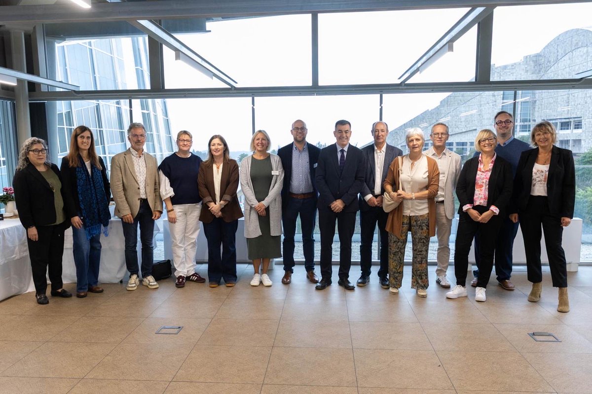 RomanLalin's tweet photo. Recibimos unha delegación do Instituto Interrede para a formación profesional continua da rexión de Valonia-Bruxelas.
Están esta semana para aprender da experiencia do @CAFIgalicia e compartir coñecementos sobre formación docente, inclusión e novas competencias dixitais https://t.co/LPH5E8jOGY