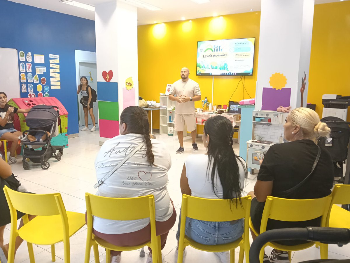 FAGAVALENCIA's tweet photo. Sarsalé Patraix: Escuela de Familias de Septiembre. Presentación del nuevo curso: Objetivos, novedades, horarios de los grupos, valor de la asistencia, salidas y actividades, nuevo profesor en Secundaria. #UE #pueblogitano #PFSE+CV21-27 #gva https://t.co/bzuUmvQnqE