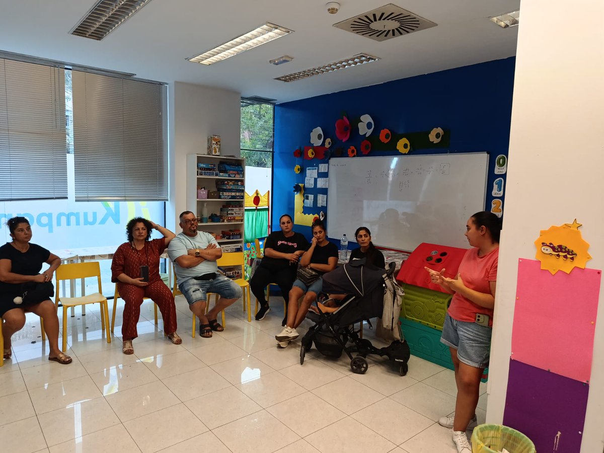 FAGAVALENCIA's tweet photo. Sarsalé Patraix: Escuela de Familias de Septiembre. Presentación del nuevo curso: Objetivos, novedades, horarios de los grupos, valor de la asistencia, salidas y actividades, nuevo profesor en Secundaria. #UE #pueblogitano #PFSE+CV21-27 #gva https://t.co/bzuUmvQnqE
