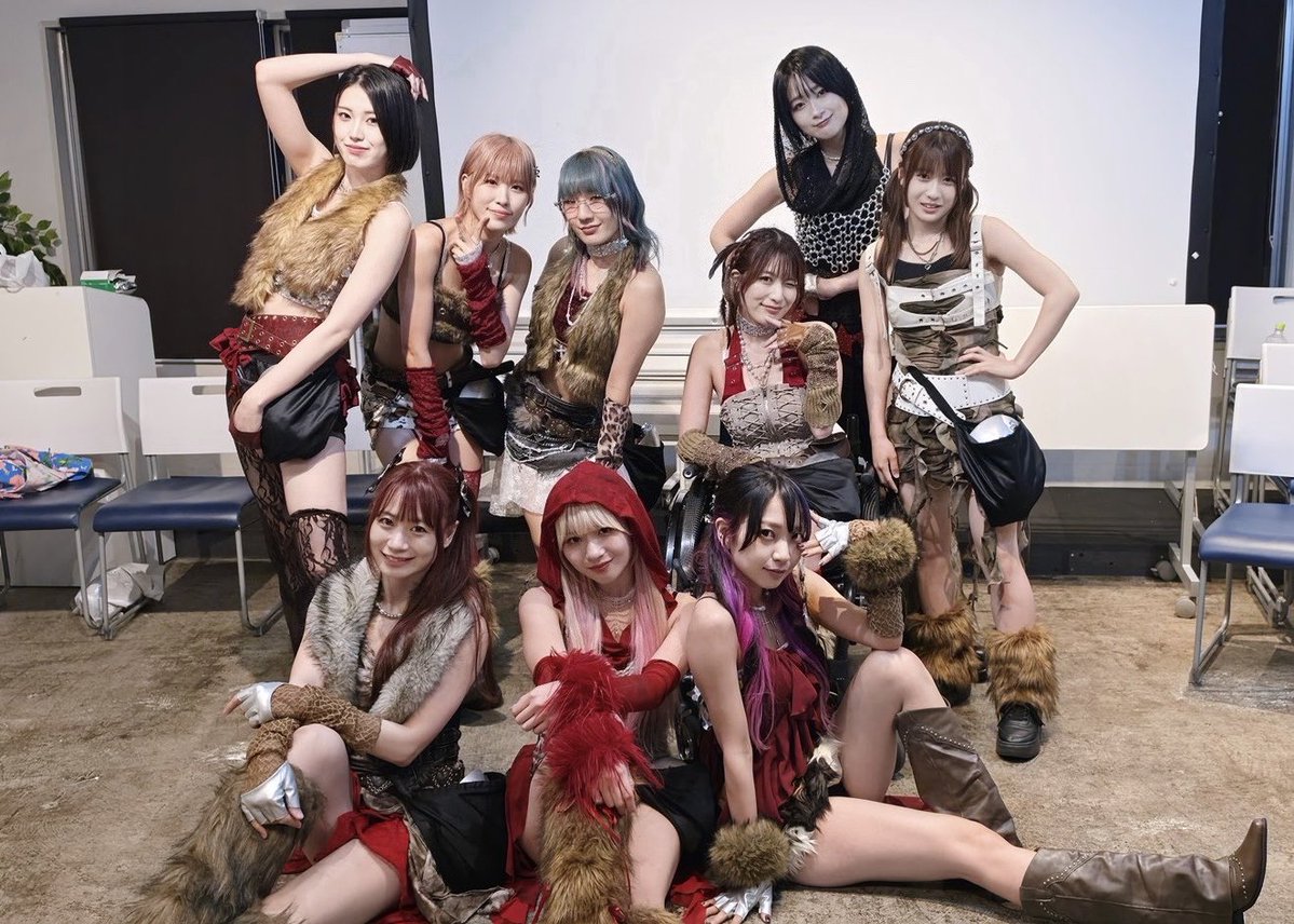 morishitamao's tweet photo. 【クロフェス2026】
会場→ 稲毛海浜公園プール

10/3（土）
ダイヤモンドステージ12:20〜12:45
特典会13:00~(2)

4（日）
①オニキスステージ13:35〜13:55
特典会14:10~(13)
② クリスタルステージ 18:50〜19:15
特典会19:30~(7)

よろしくお願いします🔥🔥
https://t.co/kLdOmJxwDn https://t.co/KjlVu90sSN