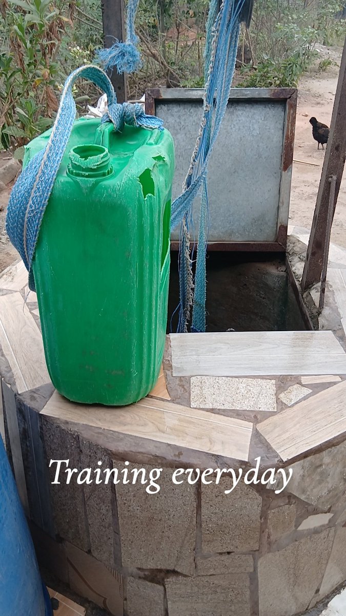 Ezmalay1z's tweet photo. "Wohwɛ mfifre yi aa ɛyɛ training" https://t.co/SJ189qzDm4
