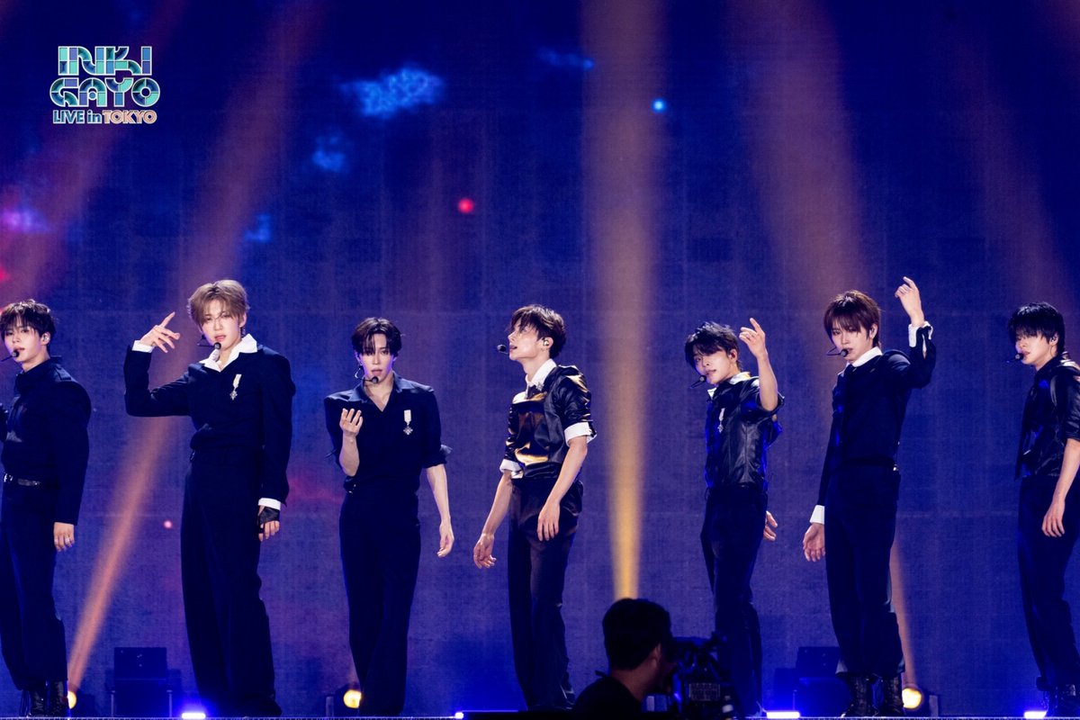 dubabboo's tweet photo. omg hao got a solo pic 😭😭😭 and its gorgeous too https://t.co/5rhuAm6WWI