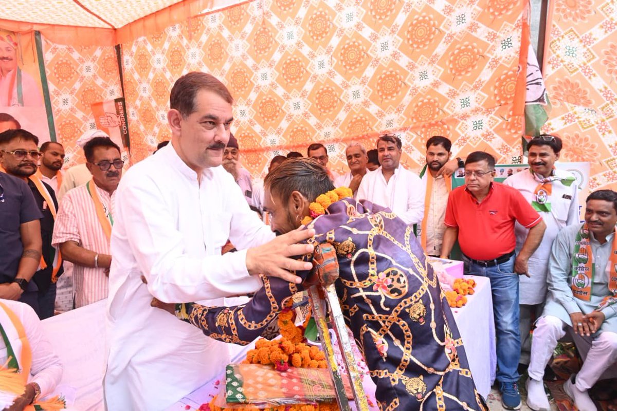 JitendraSAlwar's tweet photo. कोई चुनावी क्षेत्र नहीं, हमारे लिए तो परिवार है सारा अलवर 🩵
#Alwar #Rajasthan https://t.co/8jFlzP5Uho