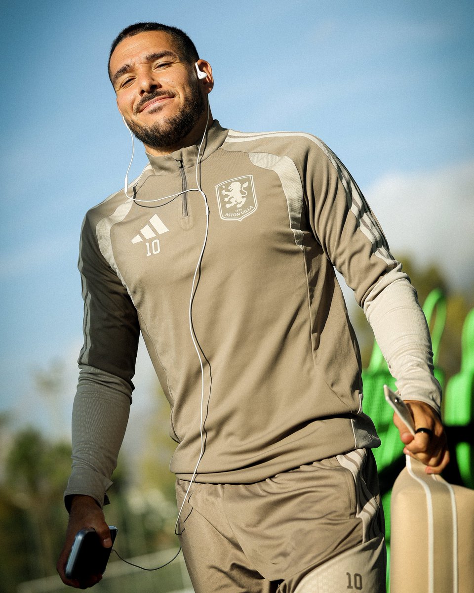 AstonVilla's tweet photo. 🎶 Emi Buendía, from Argentina 🎶 https://t.co/eo8Dt8sTMV