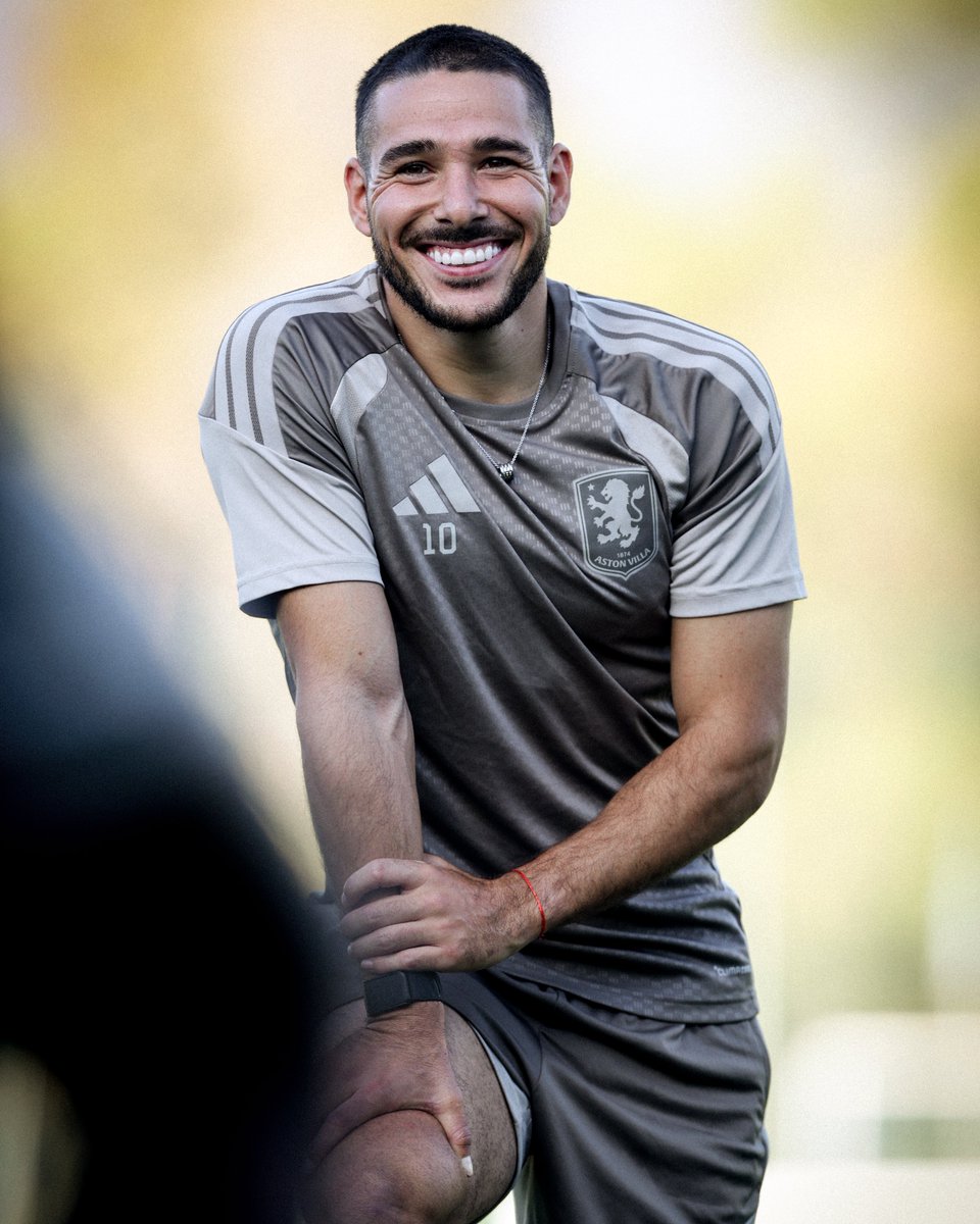AstonVilla's tweet photo. 🎶 Emi Buendía, from Argentina 🎶 https://t.co/eo8Dt8sTMV