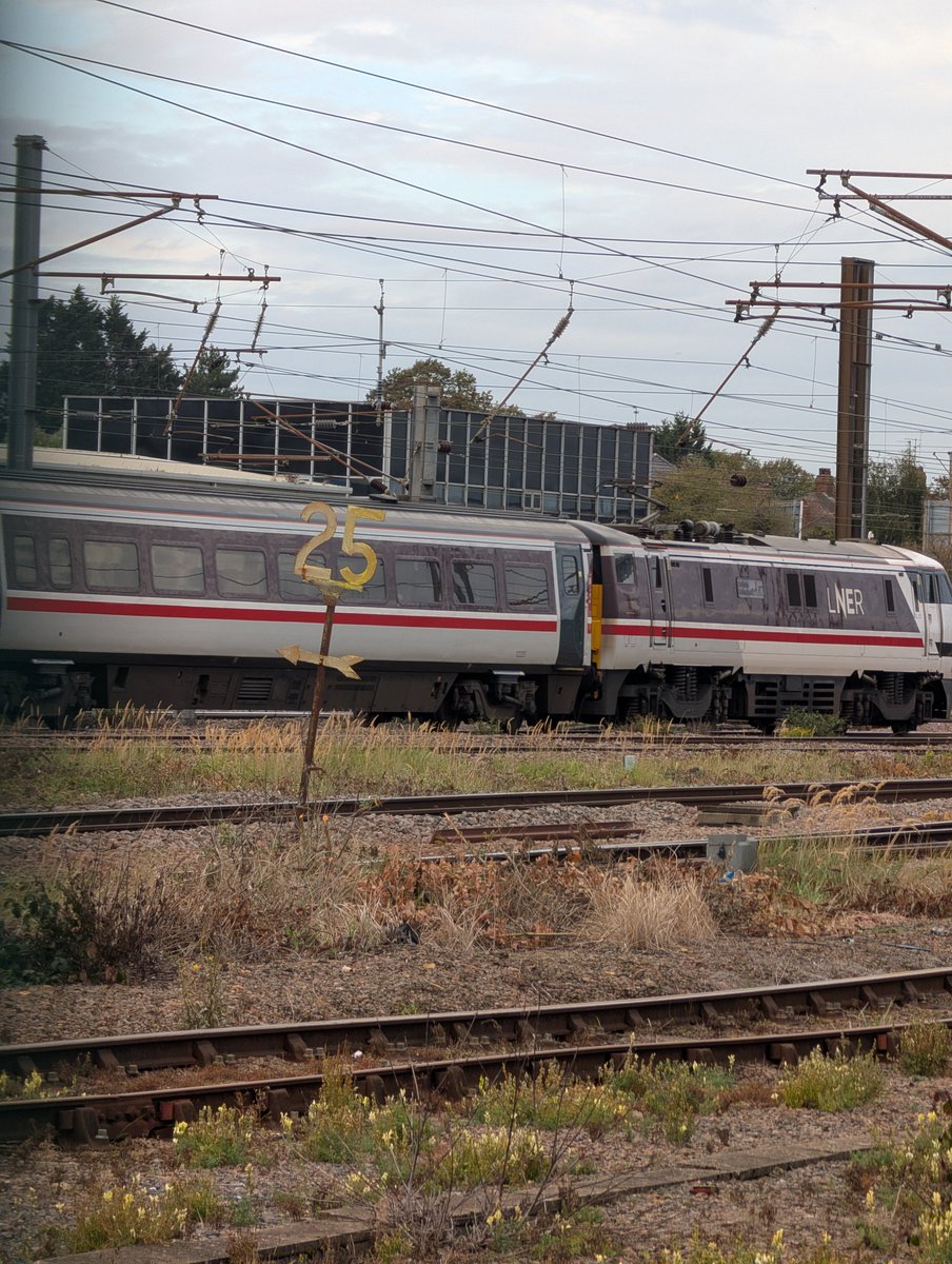 NigelUnfiltered's tweet photo. Trains around Peterborough while walking this morning #trains https://t.co/eKtX30l8de
