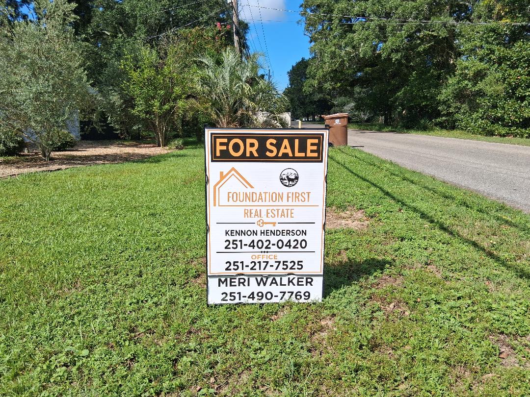 kennonhen's tweet photo. The Land Man Has This Custom Home in Pass Christian 

Brokered by Foundation First Real Estate 

Kennon " Land Man ' Henderson 
251-402-0420

Meri Walker 
251-490-7769 

1560 E Second St Pass Christian, MS 39571
Priced at 315,000 

No Owner Financing &amp; Not for Rent https://t.co/3FA4JSHreU