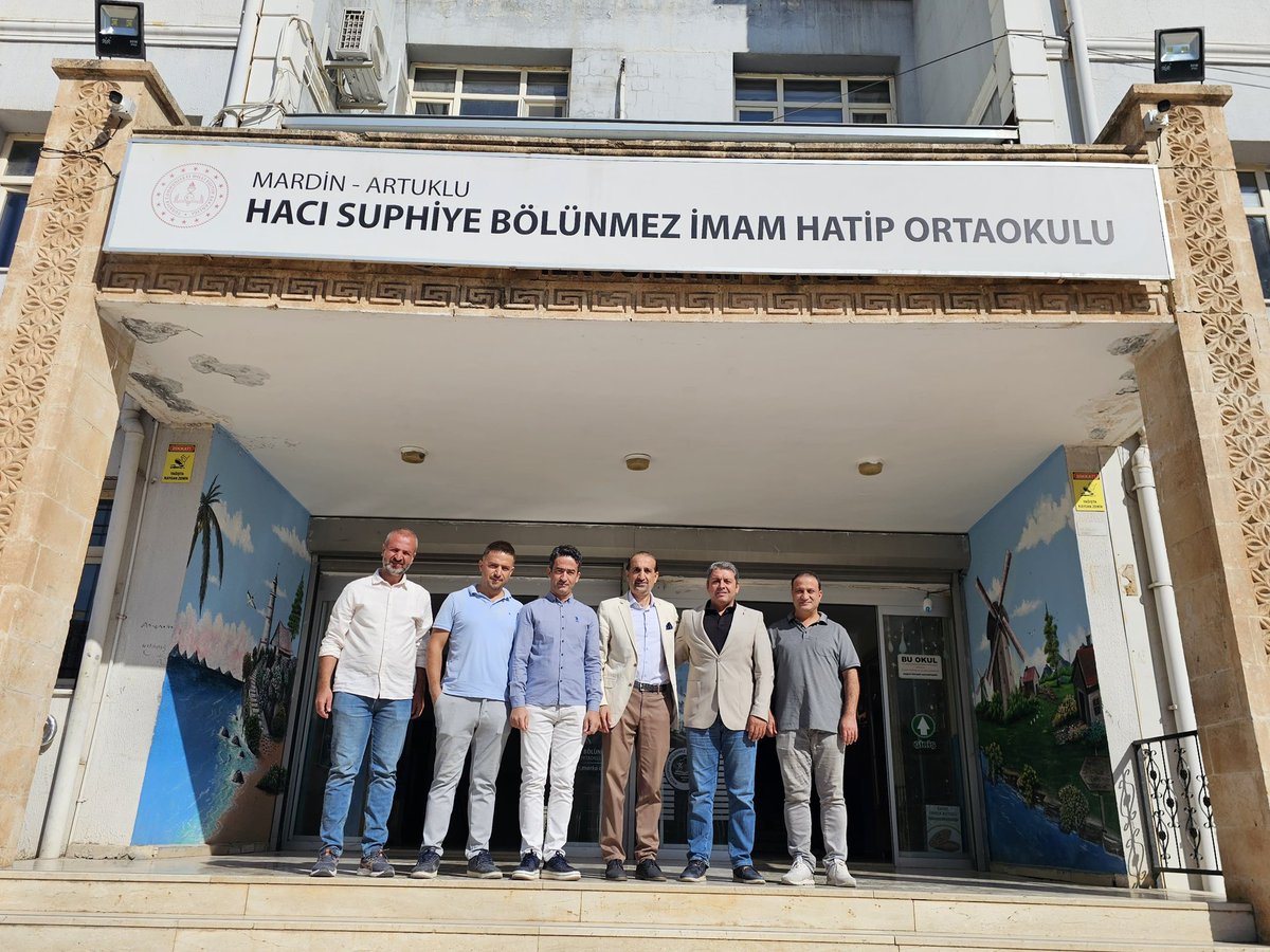 HasbiIHO's tweet photo. Okulumuzda 12 yıl boyunca görev yapan  Ömer Öncel Hocamız, okulumuzdaki görevinden ayrılmıştır.
Yıllar boyunca okulumuza ve öğrencilerimize sunduğu emek, katkı ve güzel hatıralar için kendisine gönülden teşekkür ediyoruz. 💐

@ali_eyyupkoca 
@mehmeteminduya1 
@fatihaydar47 https://t.co/eYEPhPI8fm