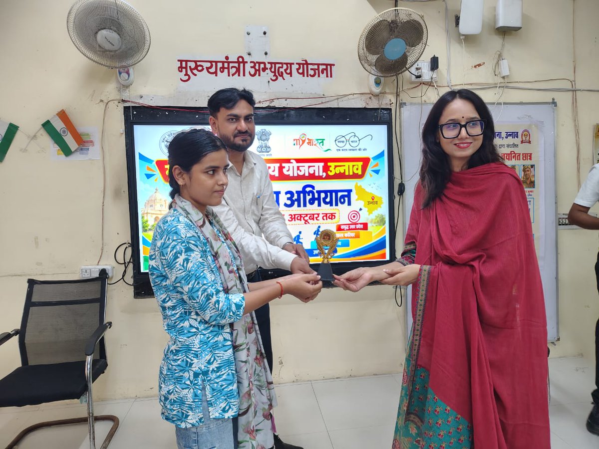 CdoUnnao's tweet photo. आज दि0 30-09-2026 को मुख्यमंत्री अभ्युदय योजनान्तर्गत स्काउट भवन स्थित केंद्र में सिविल सेवा एवं वनडे परीक्षा की तैयारी कर रहे अभ्यर्थियों का मार्गदर्शन किया तथा सेवा संकल्प अभ���यान के अंतर्गत आयोजित निबंध प्रतियोगिता में उत्कृष्ट प्रदर्शन करने वाले छात्रों  को सम्मानित किया गया. https://t.co/cypQjYTZPM