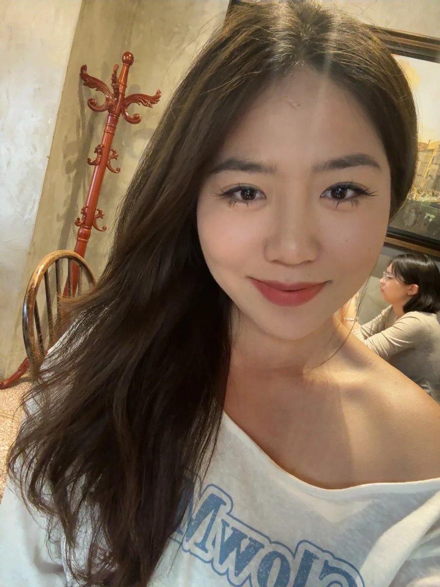 ihyeons0203's tweet photo. 30+ 未婚 打工人一枚，我这样的大龄剩女已经没市场了吗？怎么没人约我..... https://t.co/vjs5CUYbkG