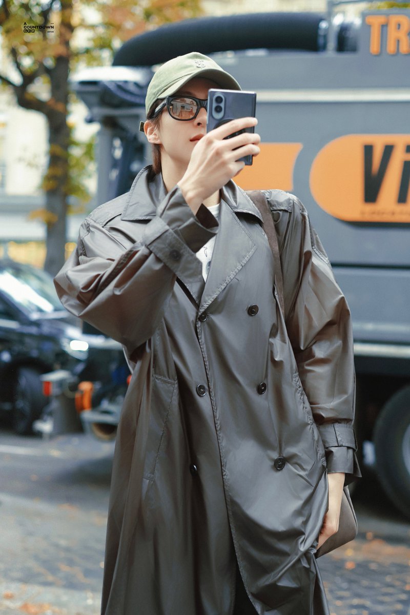 ACOUNTDOWN321's tweet photo. 260930 💼

#ANTON #앤톤 #찬영 #RIIZE #라이즈 #ANTONxSaintLaurent https://t.co/QYgw5hTzib