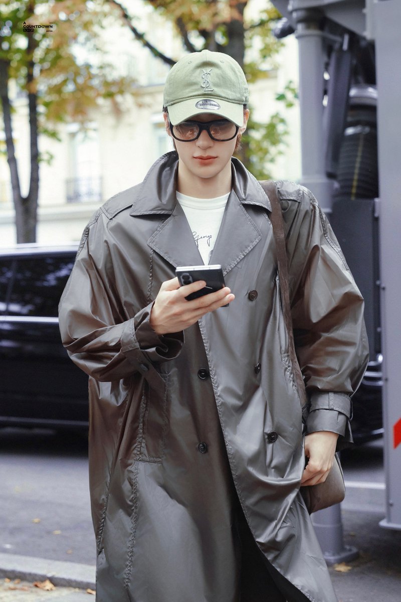 ACOUNTDOWN321's tweet photo. 260930 💼

#ANTON #앤톤 #찬영 #RIIZE #라이즈 #ANTONxSaintLaurent https://t.co/QYgw5hTzib