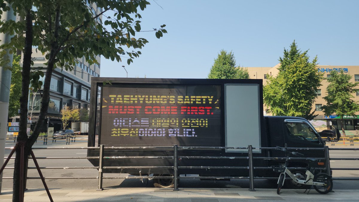 Protect_THV's tweet photo. That’s a wrap for today’s PROTECT TAEHYUNG LED TRUCK but we’re not done.

The truck will be back tomorrow from 10 AM–6 PM KST.

Until then, do not stop speaking.

Let your voices rise. Let them be heard. Let them be LOUDER.

WE DEMAND HYBE/BIGHIT TAKE THESE THREATS SERIOUSLY!

++ https://t.co/NwjmM20zYv