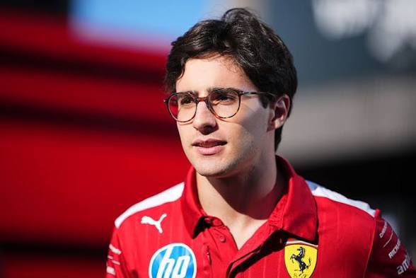 criseferrari_ tweet picture