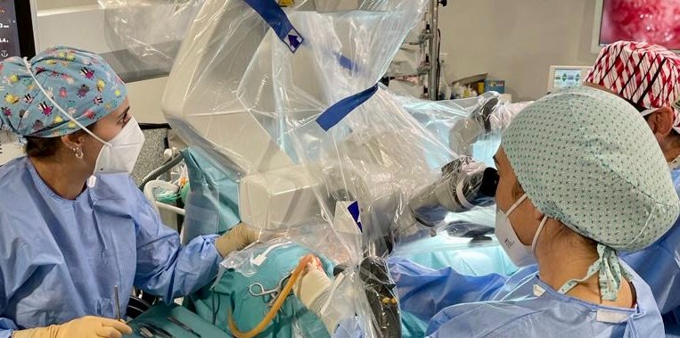 IIBmCSICUAM's tweet photo. 📢 Hoy en las Noticias del #IIBM:
Un estudio, liderado por el grupo de @IVarelaNieto e investigadores del @HospiLaPaz, identifica IL-8 y TNFα como posibles biomarcadores asociados a la recurrencia del schwannoma vestibular 👏
Echa un 👀 👉https://t.co/39lR7ncpIi https://t.co/DW0MNg32cC
