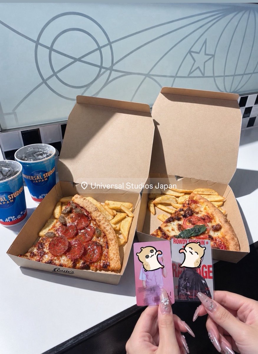 14haru_chu's tweet photo. 異文化交流でスウェットゆにば( ᎔˘꒳˘᎔)➰🎶💕 #usj🌎🧟‍♀️ https://t.co/yvYf6pzLxR
