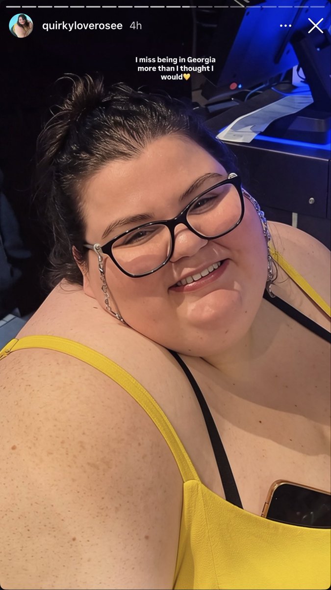 RWEntice's tweet photo. Rosie’s IG Stories… Gorl always looks like she’s farting when she fake smiles… Oh we know you’re mouth is NEVER shut. It’s always open as you shovel thousands of calories into it daily… She’s in her internet activist era now… 😒🤦🏽♂️
#QuirkyLoveRosee #QLR #GorlWorld https://t.co/Kdq78anBf5