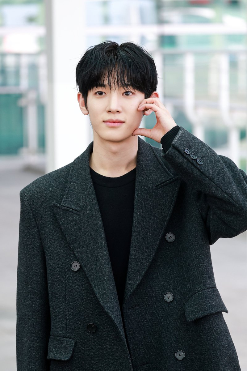 siwoo_krfn's tweet photo. 코트가 너무 잘 어울리는 가을 남자

#PARKSIWOO
#PARKSIWOOPFWSS27 https://t.co/H1ZtX6Obvi