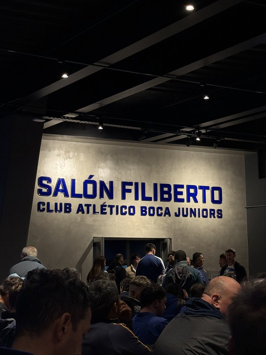 AmpliacionBoca's tweet photo. Ayer por la noche, en el Salón Filiberto de la Bombonera, se realizó la segunda presentación a los socios del proyecto de ampliación de nuestra casa. 💙💛

Un paso más hacia la Bombonera que todos soñamos. 🏟️

#Bombonera #AmpliacionYa #BocaJuniors https://t.co/PoifcVd6rV