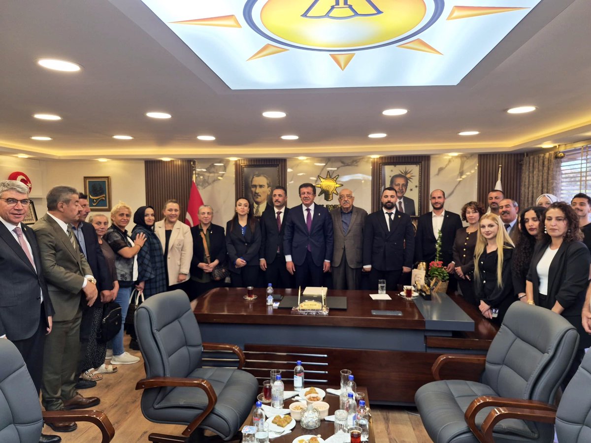 ZeybekciNihat's tweet photo. 📍 AK Parti Tunceli İl Başkanlığı

Türkiye Yüzyılı Buluşmalarımız kapsamında Tunceli İl Başkanlığımızı ziyaret ederek teşkilatımızla bir araya geldik.

İl Başkanımız Sayın Recai Hazar’a ve tüm teşkilat mensuplarımıza samimi karşılamaları, emekleri ve gayretleri için teşekkür ediyorum.

Milletimize hizmet yolunda aynı inanç ve kararlılıkla, omuz omuza yürümeye devam ediyoruz