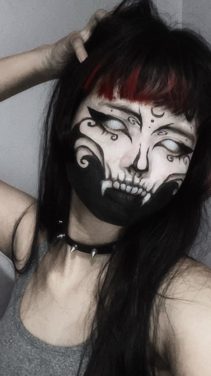 gothicornate_'s tweet photo. she looks like a beautiful omen https://t.co/k0PB2Tvm8w