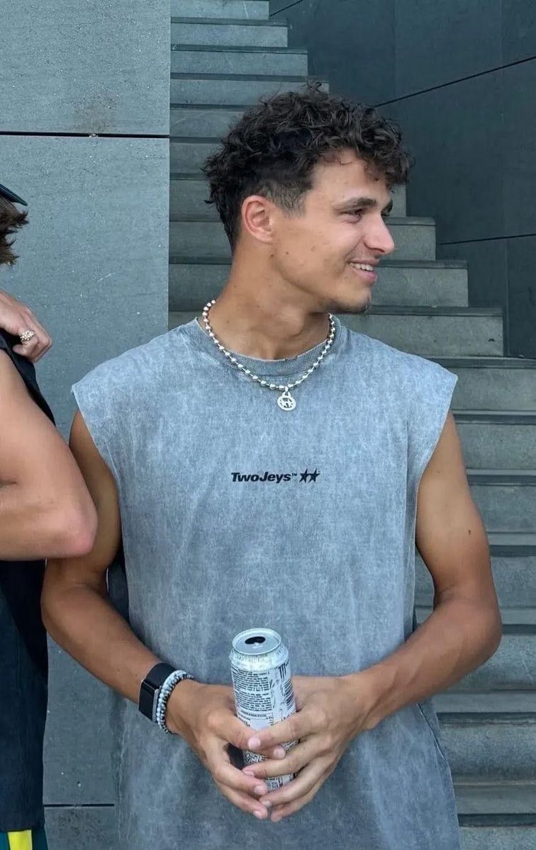 femfluro's tweet photo. lando in sleeveless shirts 🤤 https://t.co/lGwyHvlhhO