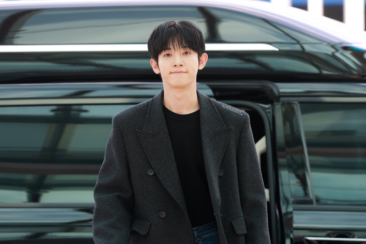 siwoo_krfn's tweet photo. 나랑 데이트한다고 새벽 4시까지 착장 고른 남자(아님)

#PARKSIWOO
#PARKSIWOOPFWSS27 https://t.co/LnNGRHmaWN