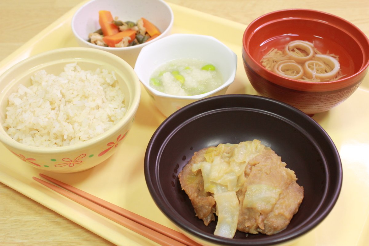 advengohan's tweet photo. 🍉+。・
＊ごはん
＊えのきとうず麩のすまし汁
＊揚げグルテンの味噌炒め
＊人参いんげん揚げの煮物
＊枝豆とおろしの酢の物
#管理栄養士 #菜食 #ベジタリアン #vegetarian #卵乳菜食 #アドベンごはん #病院食 #グルテンミート #塩分控えめでおいしい #神戸アドベンチスト病院 #Kobeadventisthospital https://t.co/EJXdSwszEb