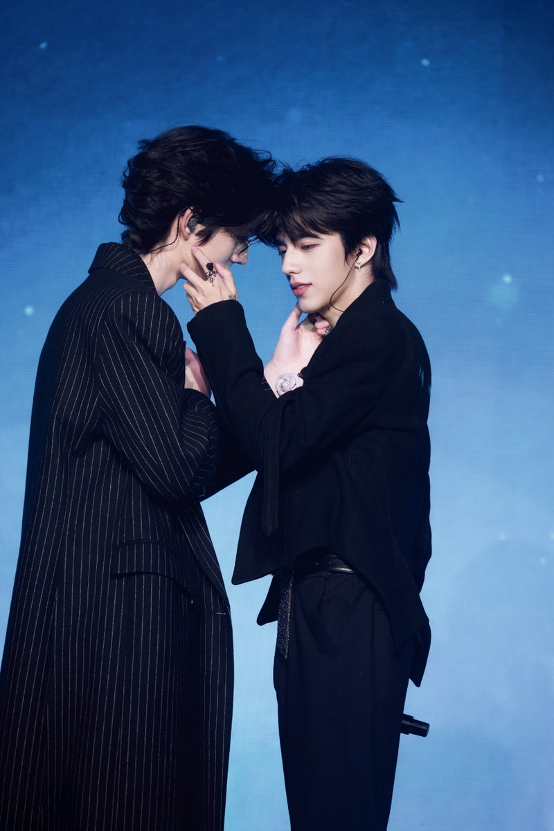 bambeechive's tweet photo. Day 2 Part 2
Captured that unspoken chemistry ✨
Packing up and saving all this full energy 💜💙

#Ollie #Shuyuan https://t.co/El8eFHt3sy