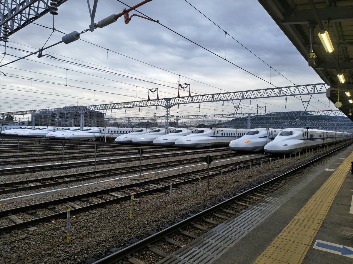 goodprognosis's tweet photo. 公共交通機関通���。
新幹線→路線バス→徒歩でしたが10月からはカブ通勤に戻ります。他部署から特殊部隊と言われている当部署は会社からの扱いもなかなか…なんだったらウチが社則ってくらい😓 https://t.co/rsW8d3qPFo