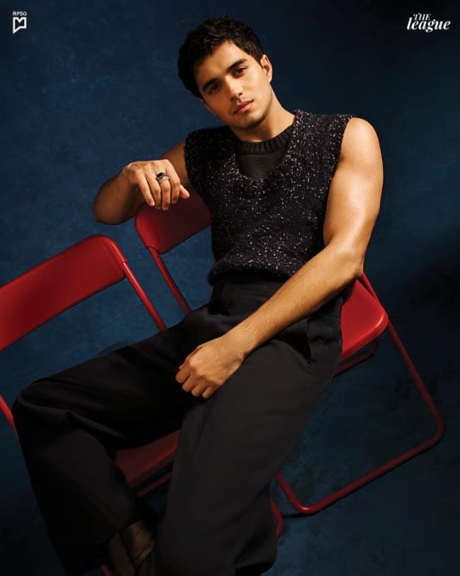 zeyyyyyun's tweet photo. he's so fine shyt fine shyt fine shyt https://t.co/7epaQU2yBK